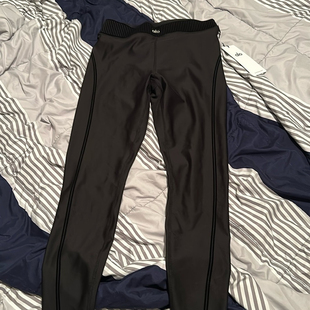 Alo Yoga airlift high waisted 7/8 length line up leggings